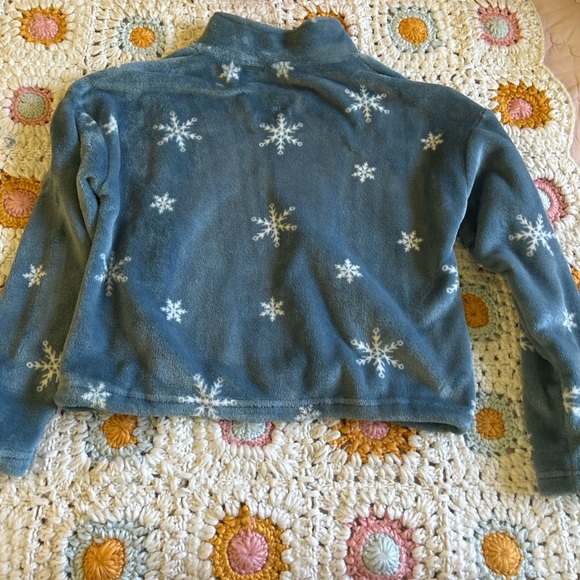 snowflake blue top ! ☃️❄️ - Picture 4 of 9